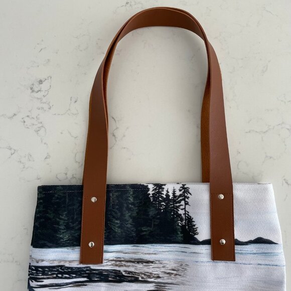 Ocean Shore Landscape Lined Textile Tote Bag w Magnetic Closure Blue Sz OS NWOT - Picture 3 of 11